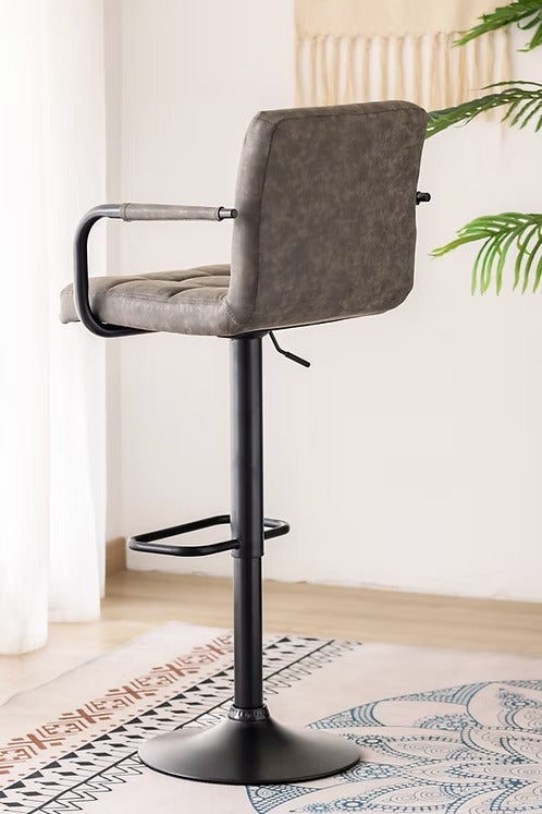 Havistra 2-Piece Bar Stool Set – Modern Grey PU Swivel Stools with Curved Ergonomic Backrest, Steel Arm Rests, Adjustable Height Gas Lift & Black Metal Frame